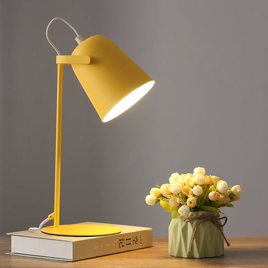 Lampada da tavolo leggera con design creativo a secchio di ferro color macaron nordico