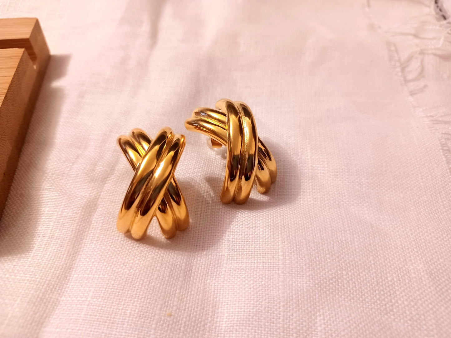 Cross Over Gold fashion Chunky Stud Earring