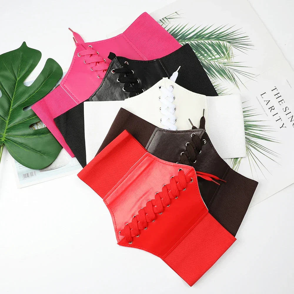 Tentation en dentelle noire : ceinture corset taille fashionista