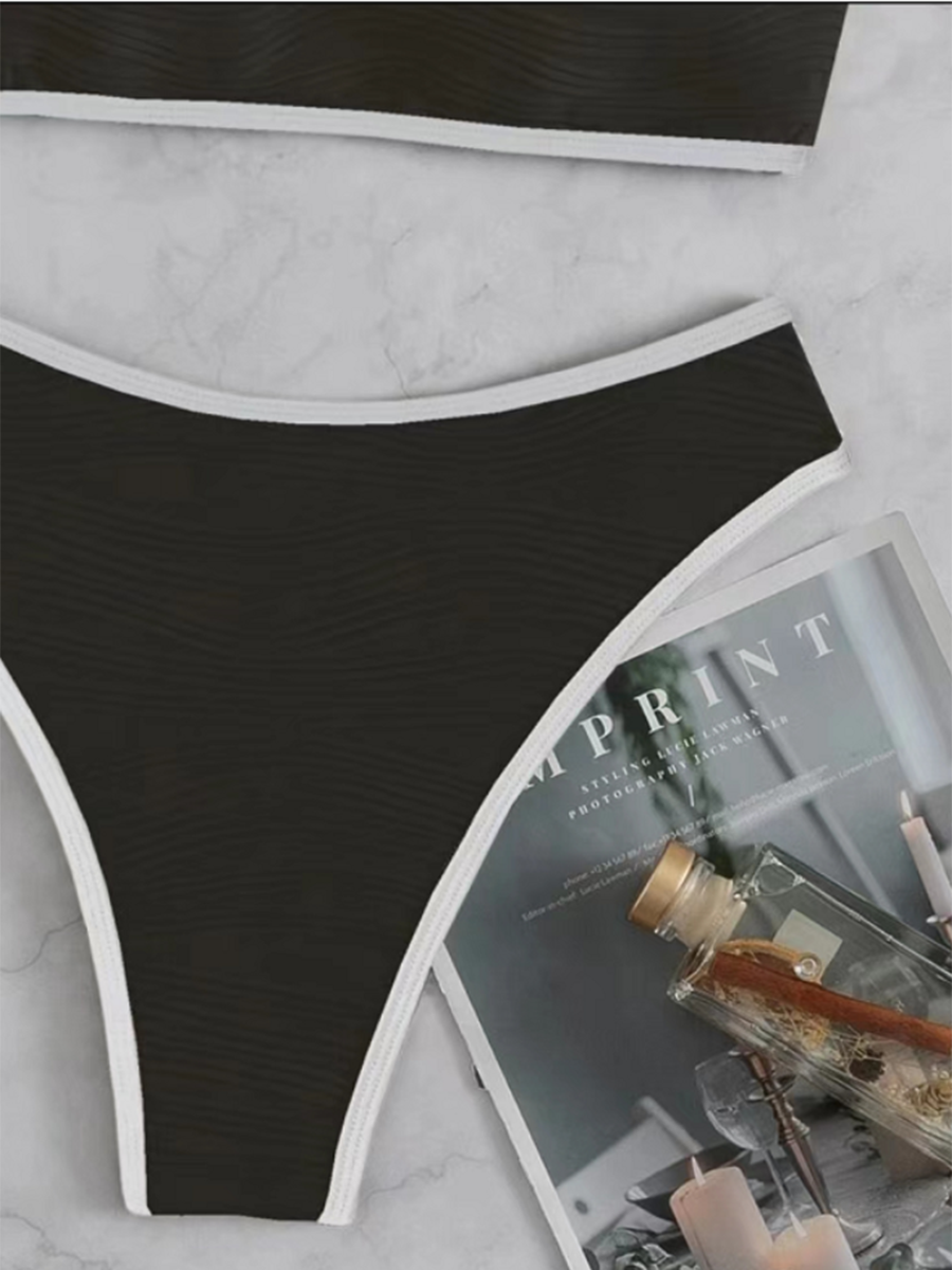 Alfredi bikini | Modern women's bikini with striped texture design