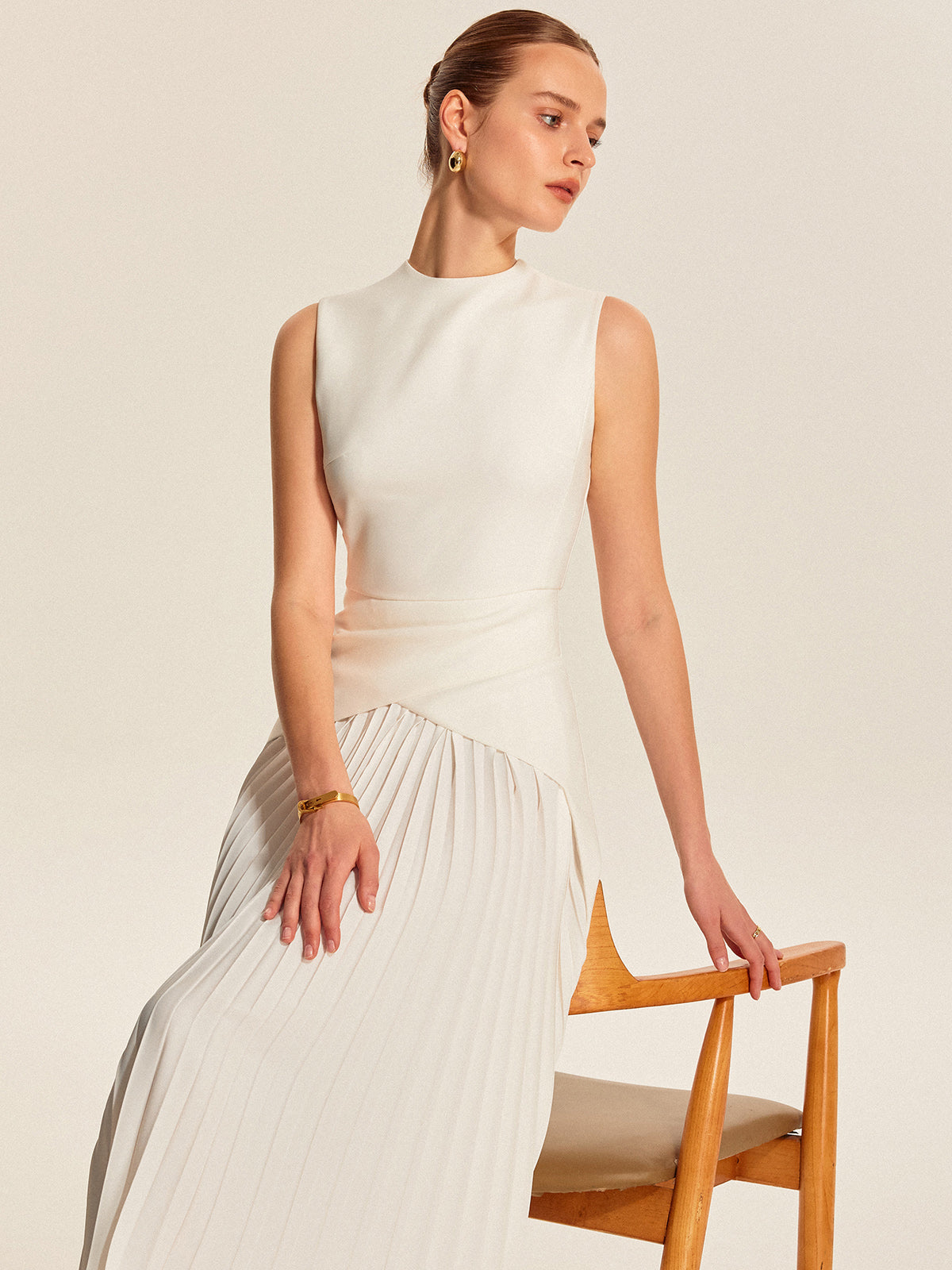 Ärmelloses plissiertes Kleid