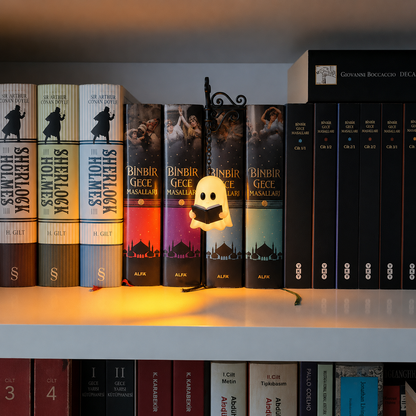 GhostGlow – Cozy Bookshelf Lantern