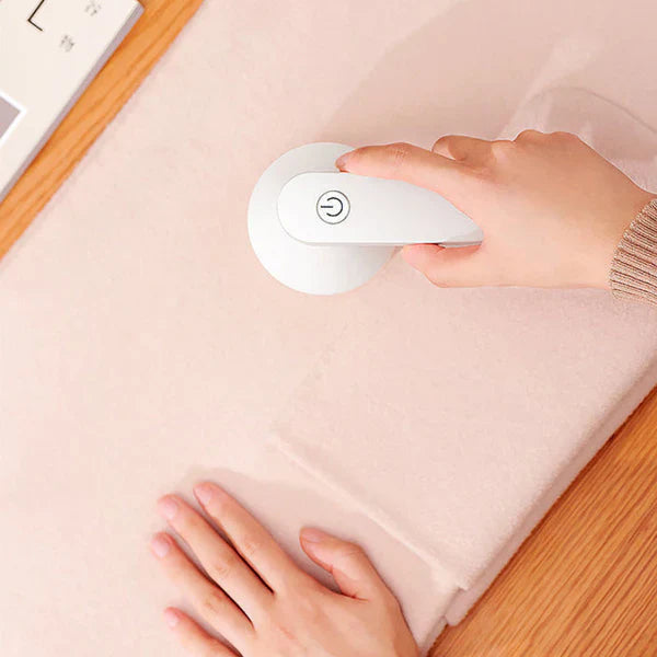 Portable Electric Lint Remover Rechargeable Fabric Shaver