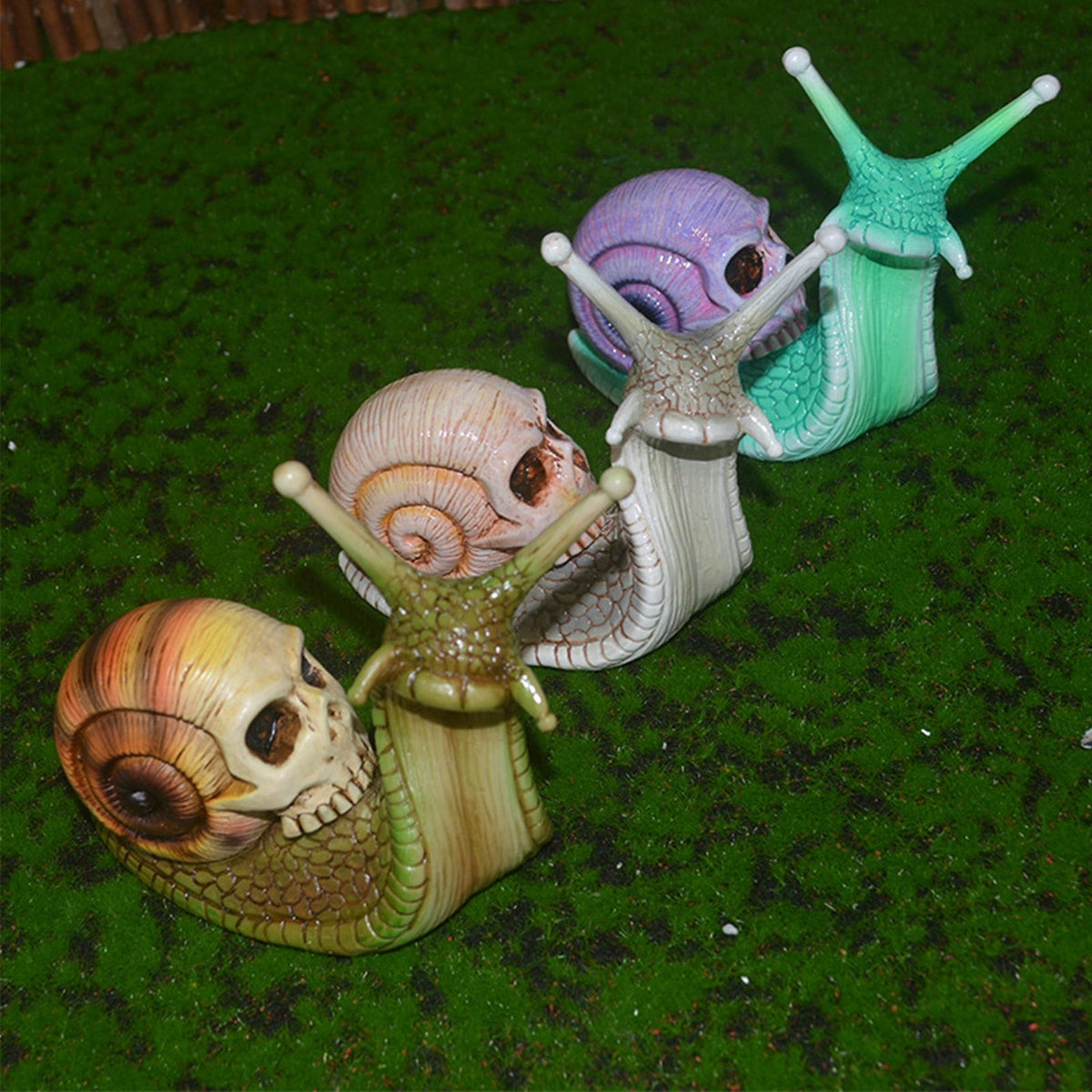 Snail Skull Halloween Patio Sculpture – Ventayo