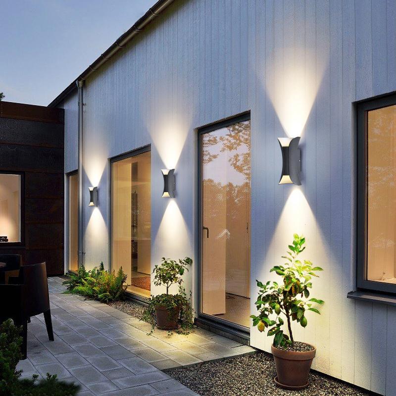 Luz LED curva hacia arriba y hacia abajo, impermeable, para exteriores, con alimentación eléctrica