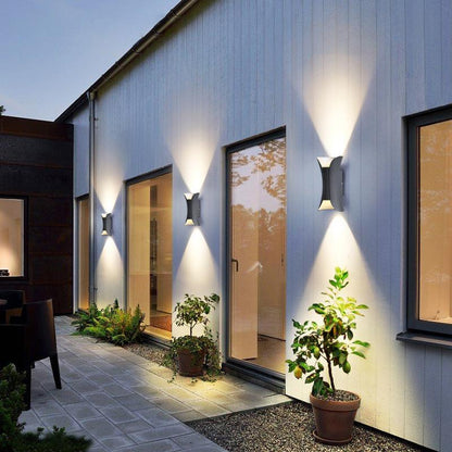 Luz LED curva hacia arriba y hacia abajo, impermeable, para exteriores, con alimentación eléctrica