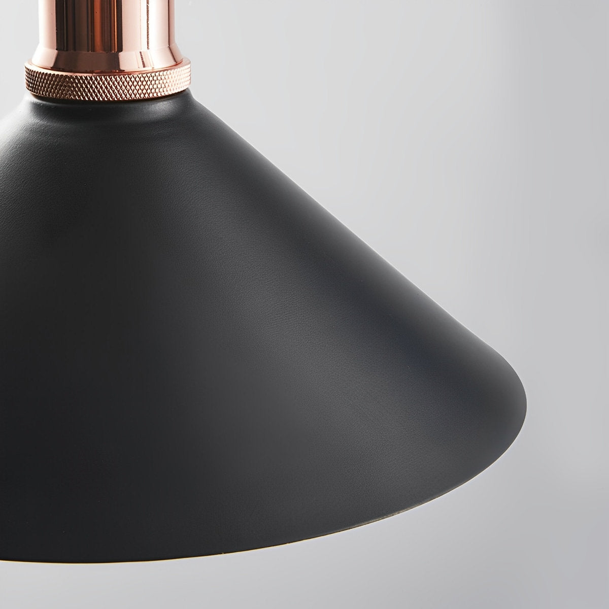 Wodoodporna klasyczna stożkowa lampa wisząca LED z solarnym zasilaniem