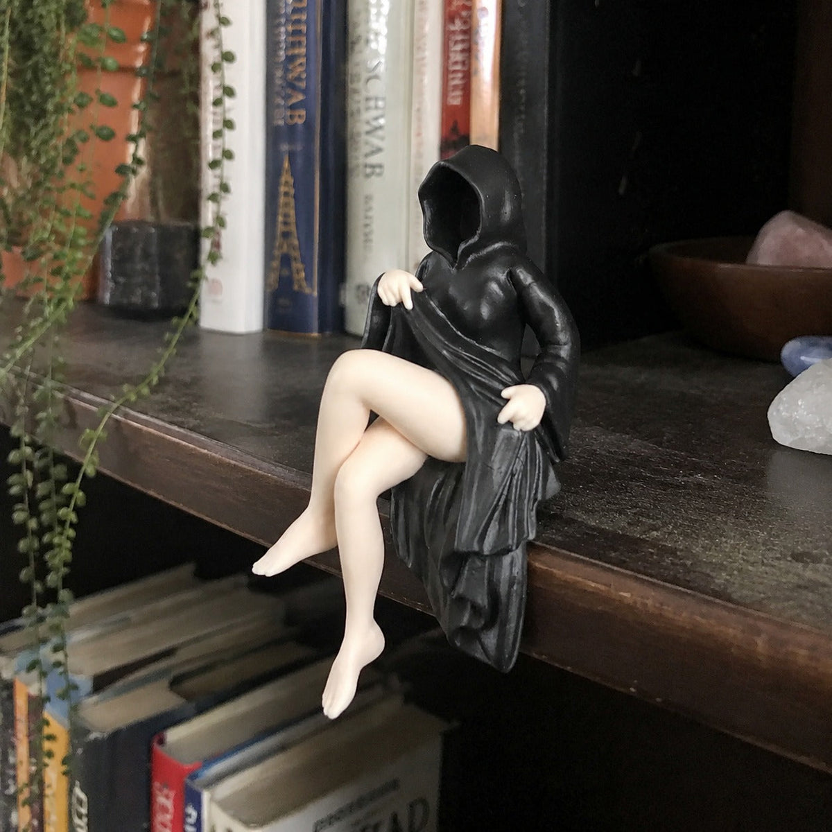 Shadow Queen Mysterious Bookshelf Decor – Ventayo