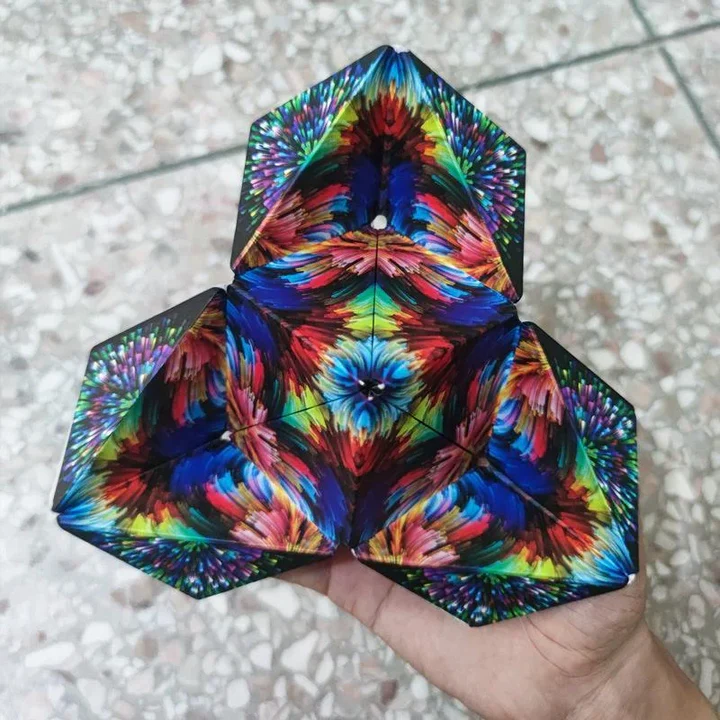 Justerbar magnetisk magisk kube