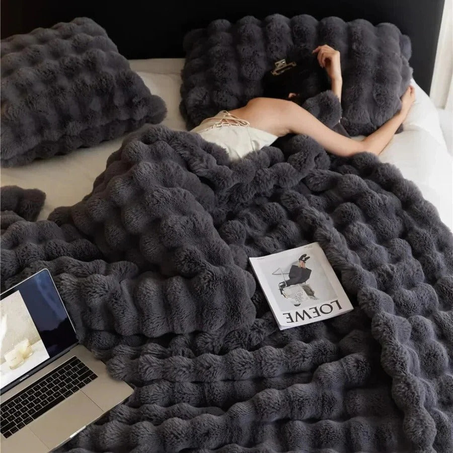 All Season Blanket with Elegant Design | Ventayo