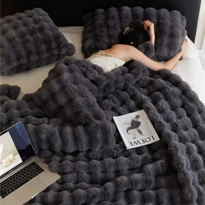 All Season Blanket with Elegant Design | Ventayo