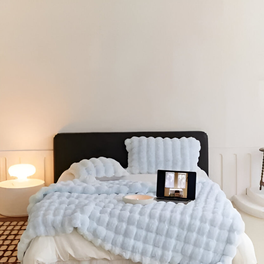 All Season Blanket with Elegant Design | Ventayo
