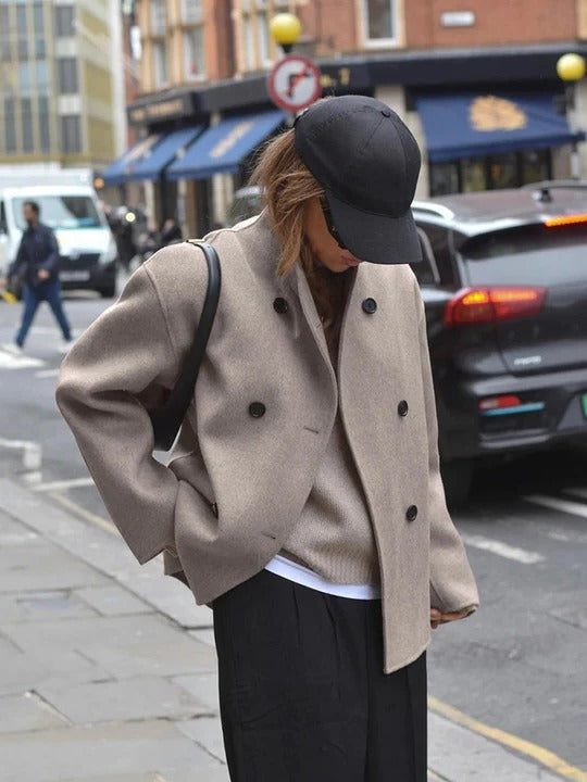 Loose-fitting jacket with button closure for women