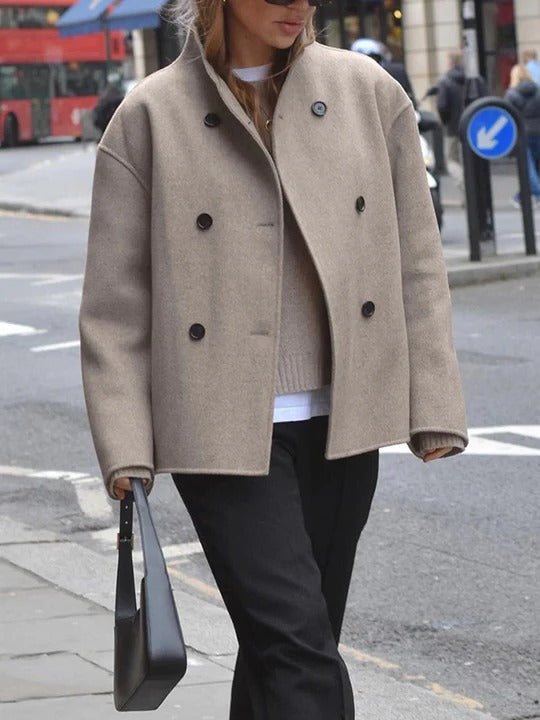 Loose-fitting jacket with button closure for women