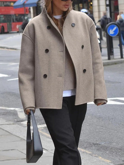 Loose-fitting jacket with button closure for women
