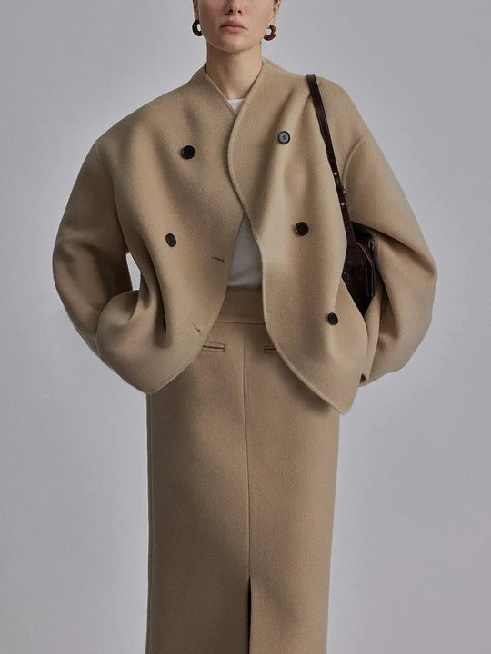 Loose-fitting jacket with button closure for women