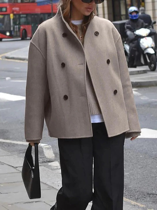 Loose-fitting jacket with button closure for women