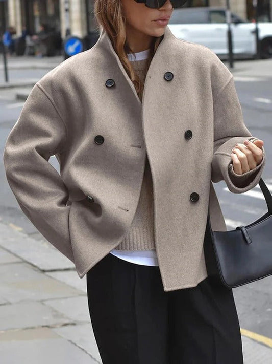 Loose-fitting jacket with button closure for women