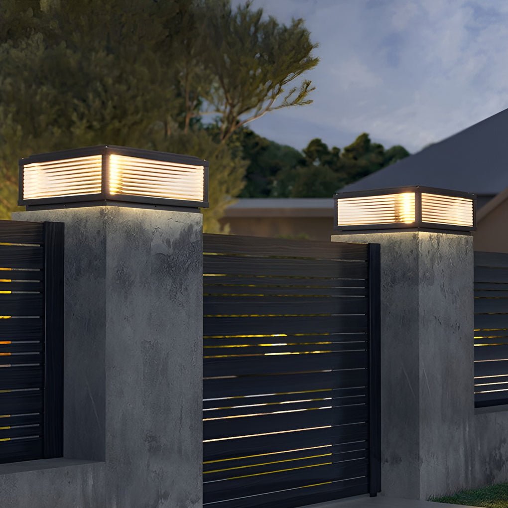 Poste contemporáneo impermeable para exteriores con luz solar para valla, pilar y terraza