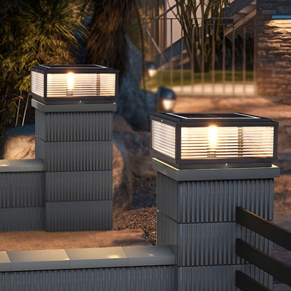 Poste contemporáneo impermeable para exteriores con luz solar para valla, pilar y terraza