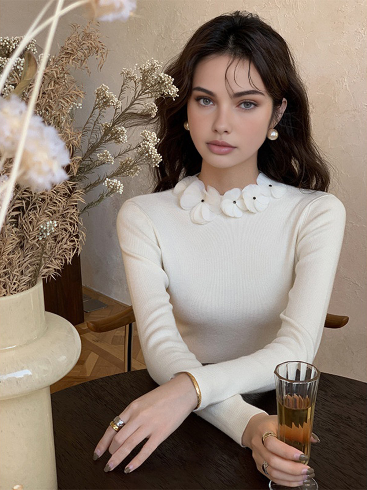 Top de punto floral sólido de manga larga