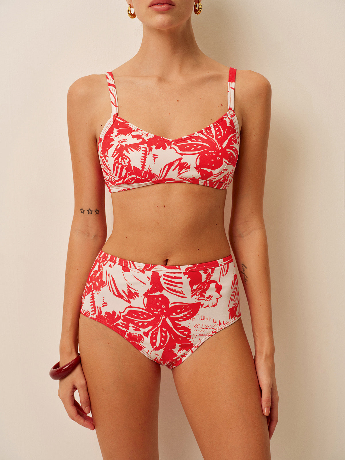 Conjunto de bikini con cierre metálico y estampado tropical