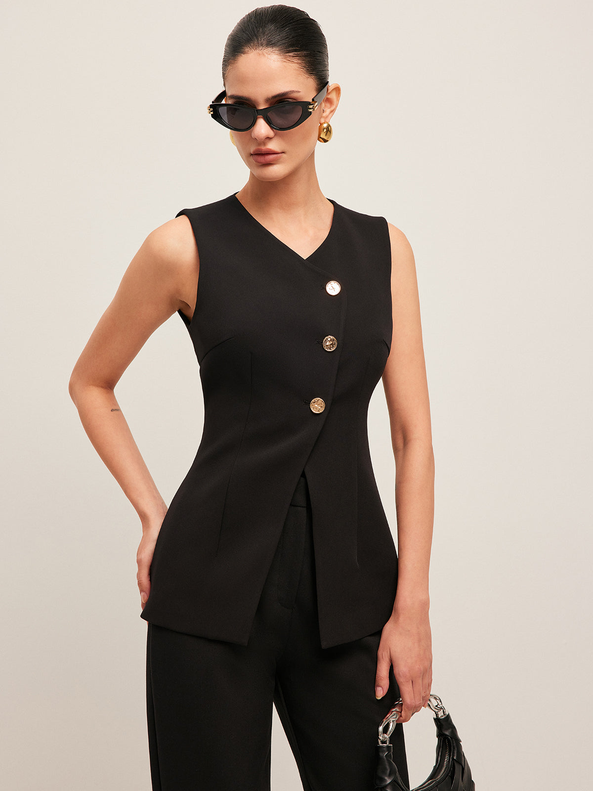 V-hals gilet met knoopdetail